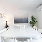 Center 6 Apartment *